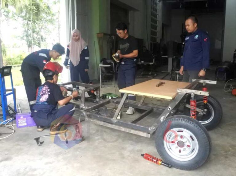 Fakultas Teknik UNG Ciptakan Prototipe Mobil Listrik Untuk Mobilisasi ...